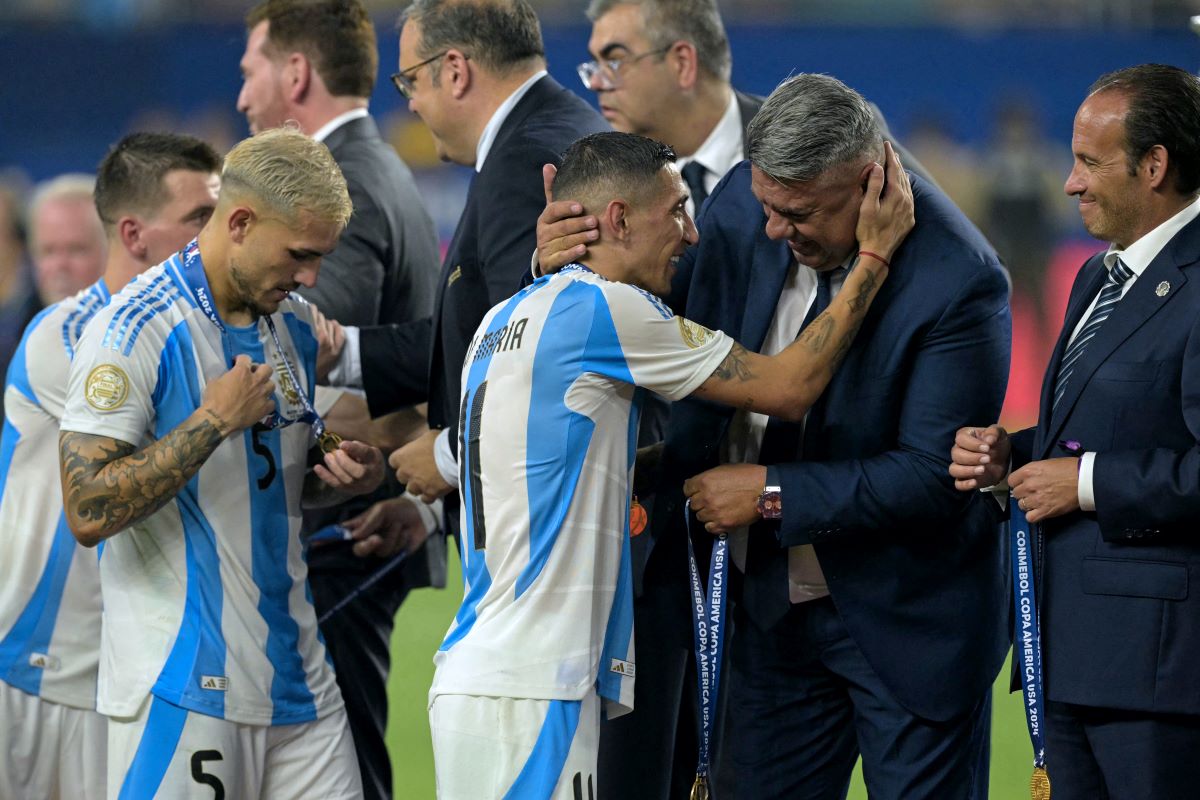 أول نجم أرجنتيني يعلن اعتزاله بعد إحراز كوبا أميركا (صور)